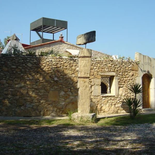 Fachada sur con la fita