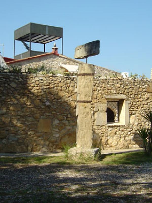 Fachada sur con la fita